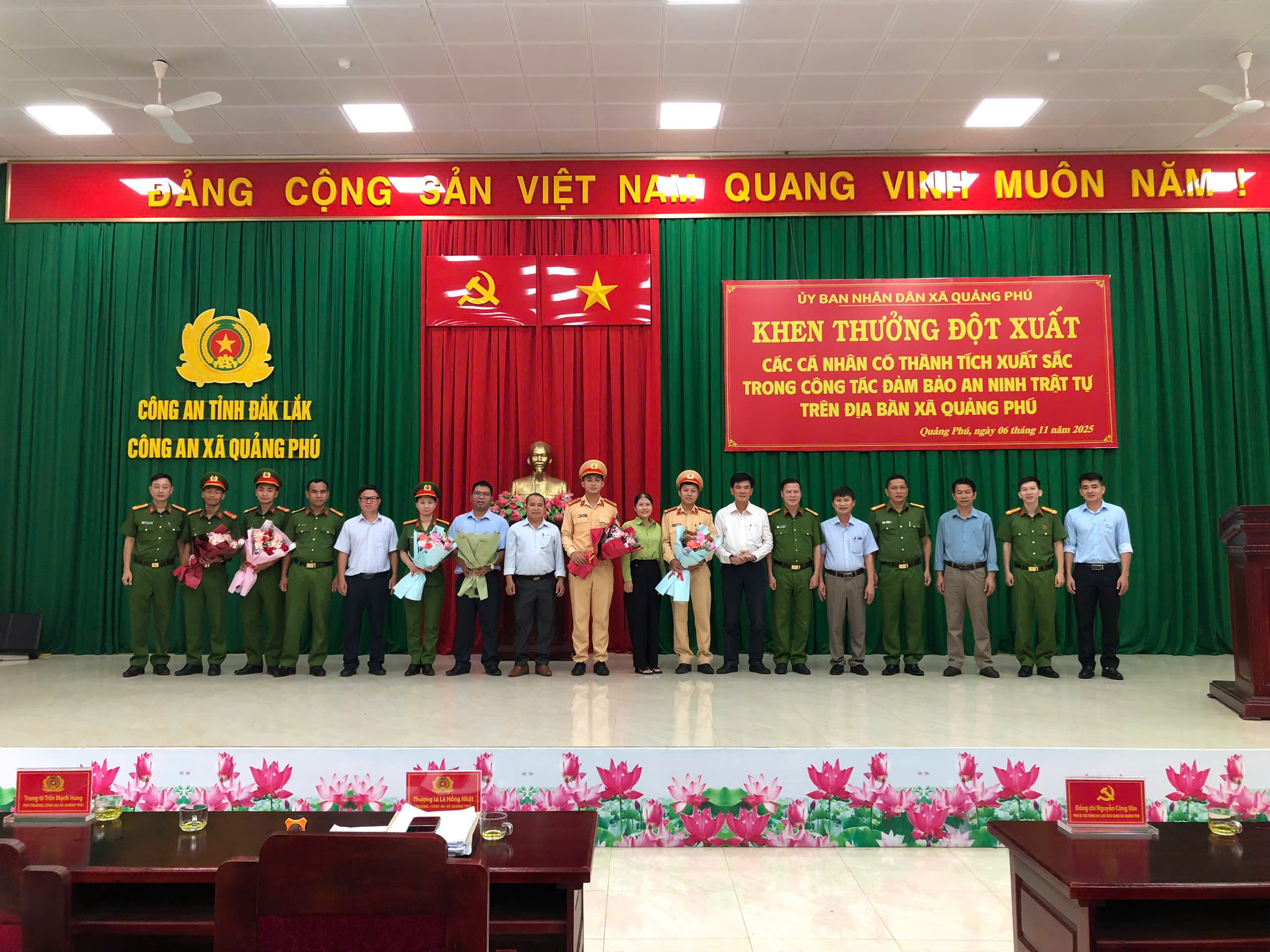 cac dai bieu tang hoa chuc mung